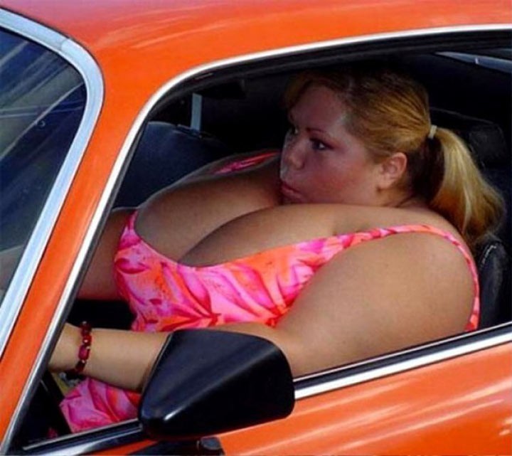 Пенни Браун -задорная толстушка с огромными буферами.