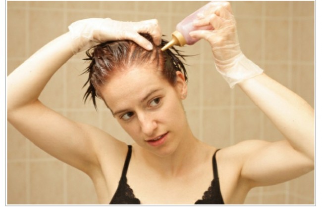 Makiyajni yechish vositasi soch uchun bo'yoqni ketkazish yo'lida