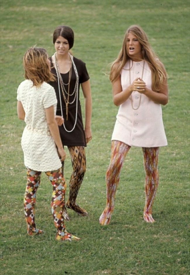 1960-chilar: printli kolgotkalar va bebi-doll ko'ylaklari