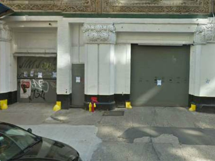 1.Manxettendagi mashina turar joyi (parkovka)