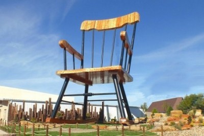 Kichik shaharchada ulkan predmetlar 