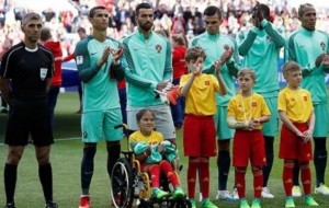 Krishtianu Ronaldu nogiron-qizaloqni, uning hayotidagi eng yaxshi kunni tuxfa etib, baxtiyor qildi! 