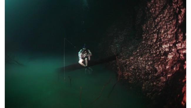 Meksikadagi okean tubi bo'ylab oqadigan g'ayritabiiy suv osti daryosi