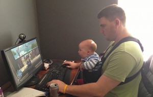 Chaqaloq boqish qanday mushkul ish ekanligini ko'rsatuvchi quvnoq rasmlar