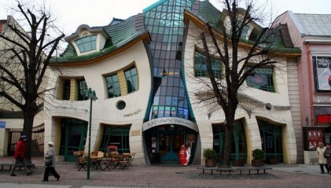 Ular bir kampirning eshagiga singdirishdi