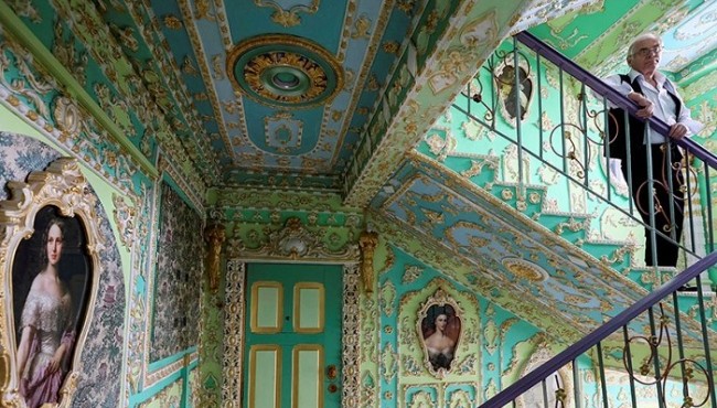 Kievlik erkak o’z podyezdini haqiqiy qasrga aylantirib yubordi