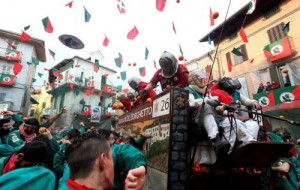 Italiyada apelsinlar jangi bo’lib o’tdi: Bunday tomoshani hali hech bir yerda ko’rmagansiz! 
