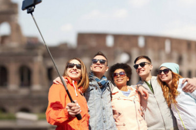 Dunyoning turli mamlakatlarida sayyohlarning qanday harakatlari sabab  jarimaga tortishadi? 