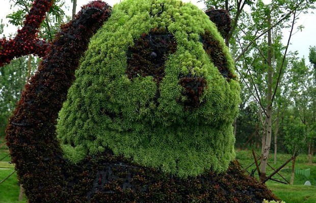 2. O'tiramiz, dam olamiz – hayvonlardan yana biri Xitoyning milliy tumori bo'lmish baxaybat panda haykali