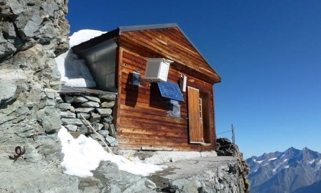 Dengiz sathidan 4003 metr balandligida joylashgan kulba.