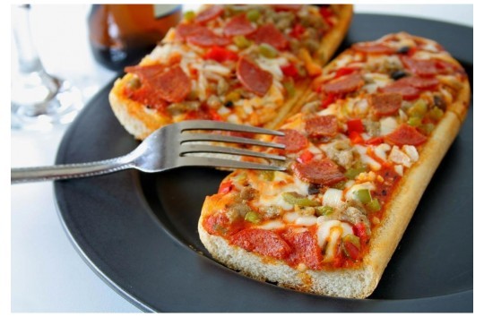 Mikroto'lqinli pechda pishadigan tez tayyor bo'ladigan pissa