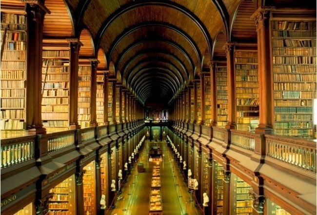 3.  Dublindagi Triniti-kollej kutubxonasi, Irlandiya