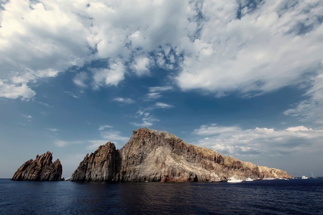 1. Vulqonli tog’ tizmalari Yerni o’rab olgan