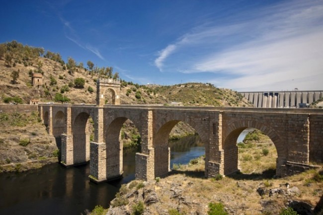 3. Toshdan qilingan yo’llar va ko’priklar