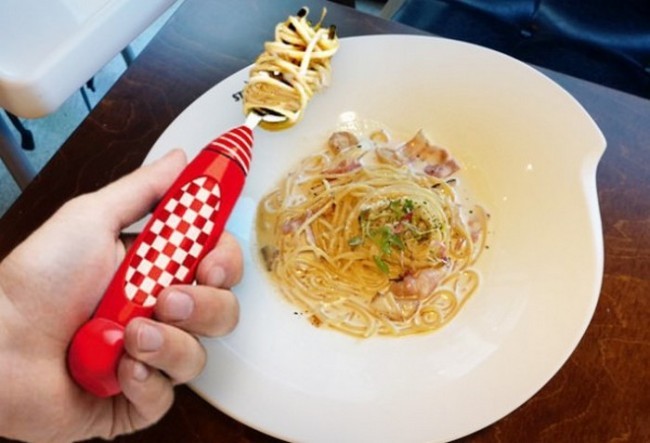 6. Hog Wild Twirling Spaghetti Fork spagetti uchun sanchqisi