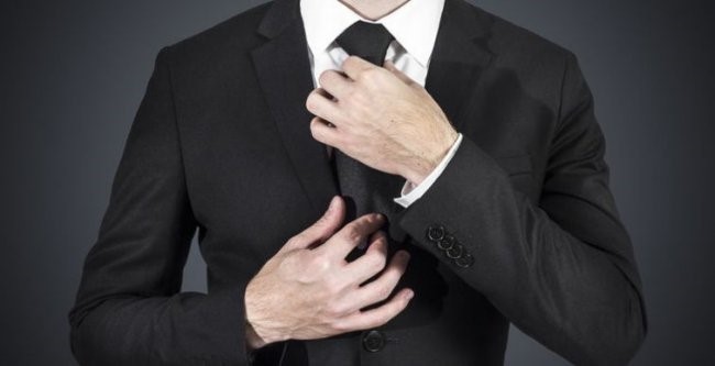 To’yga qora galstuk taqish