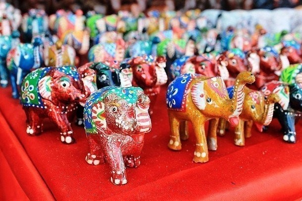 8. Bo’yalgan fil haykalchasi, Hindiston