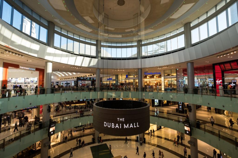 8. Dubai Mall savdo markazi Vatikan hududidan ham kattaroqdir.