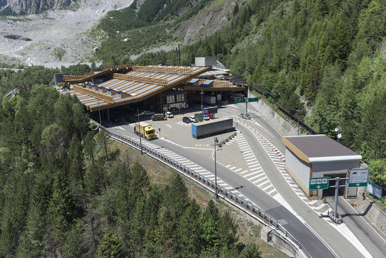 Italiya, Mont Blan Tunneli - 11,61 km
