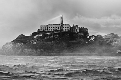 "Alkatras"dan qochish: AQSHning eng xavfsiz qamog'idan qochgan 3 mahbusning tarixi