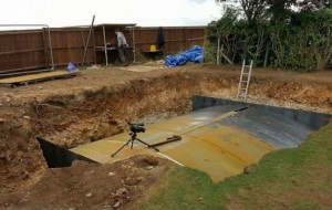 Avvaliga qo’shnilar yigit yerni basseyn uchun qozyapti deb o’ylagan edilar, ammo natija ancha yaxshiroq chiqdi