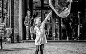 A'lo kayfiyatga ega oq-qora fotosuratlar