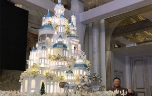 Rossiyalik qandolatchi to’y uchun qiymati179 000$ lik tort pishirdi