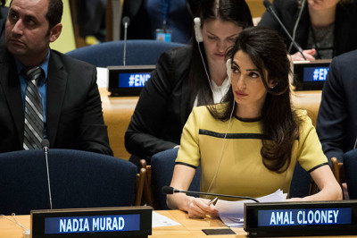 Amal Klunidan ajoyib ofis uslubi: Undan o‘zlashtirish mumkin bo‘lgan 6 qoida